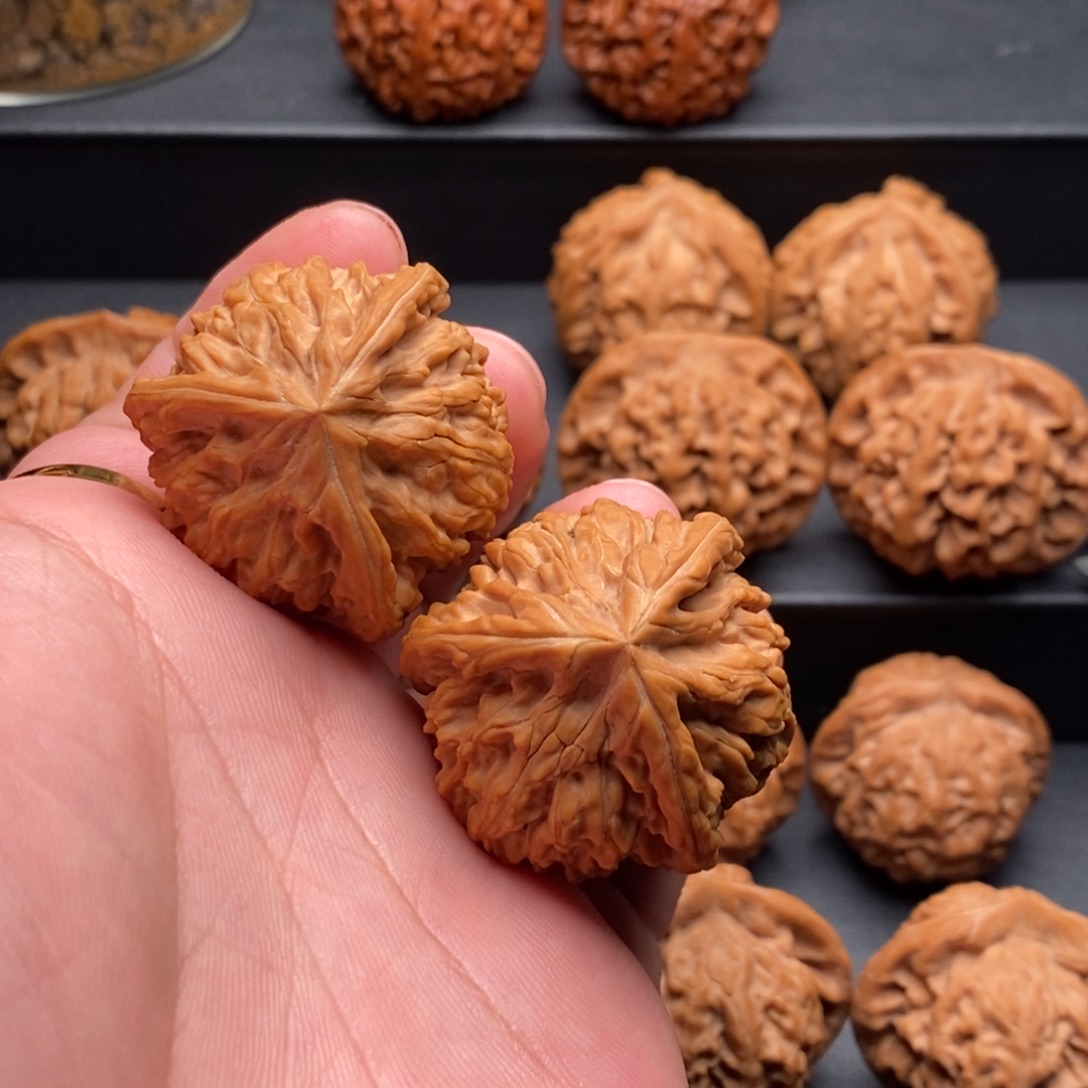 M***e文玩核桃吊坠38御龙