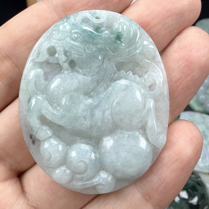 翡翠挂件未镶嵌翡翠