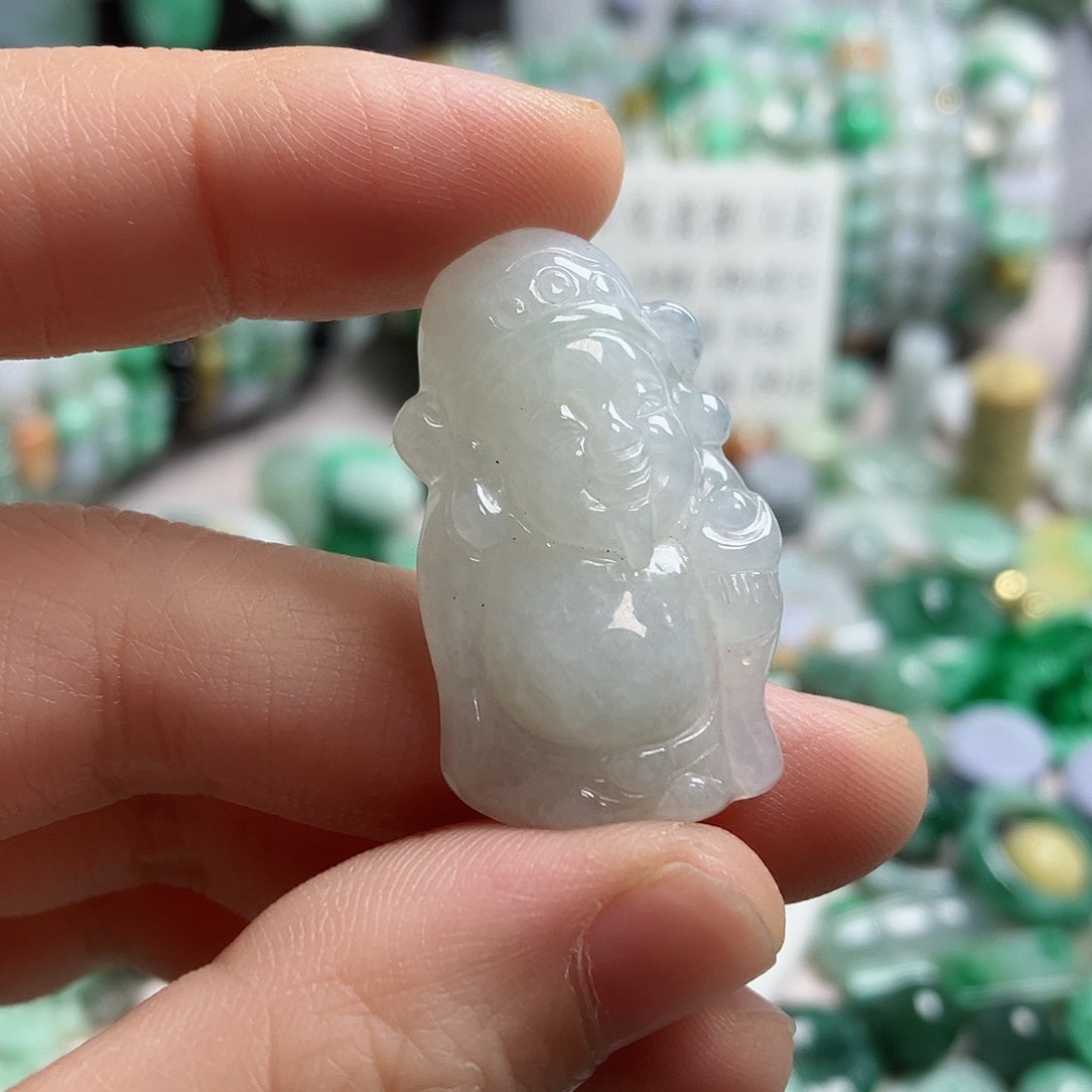翡翠颈饰未镶嵌财神
