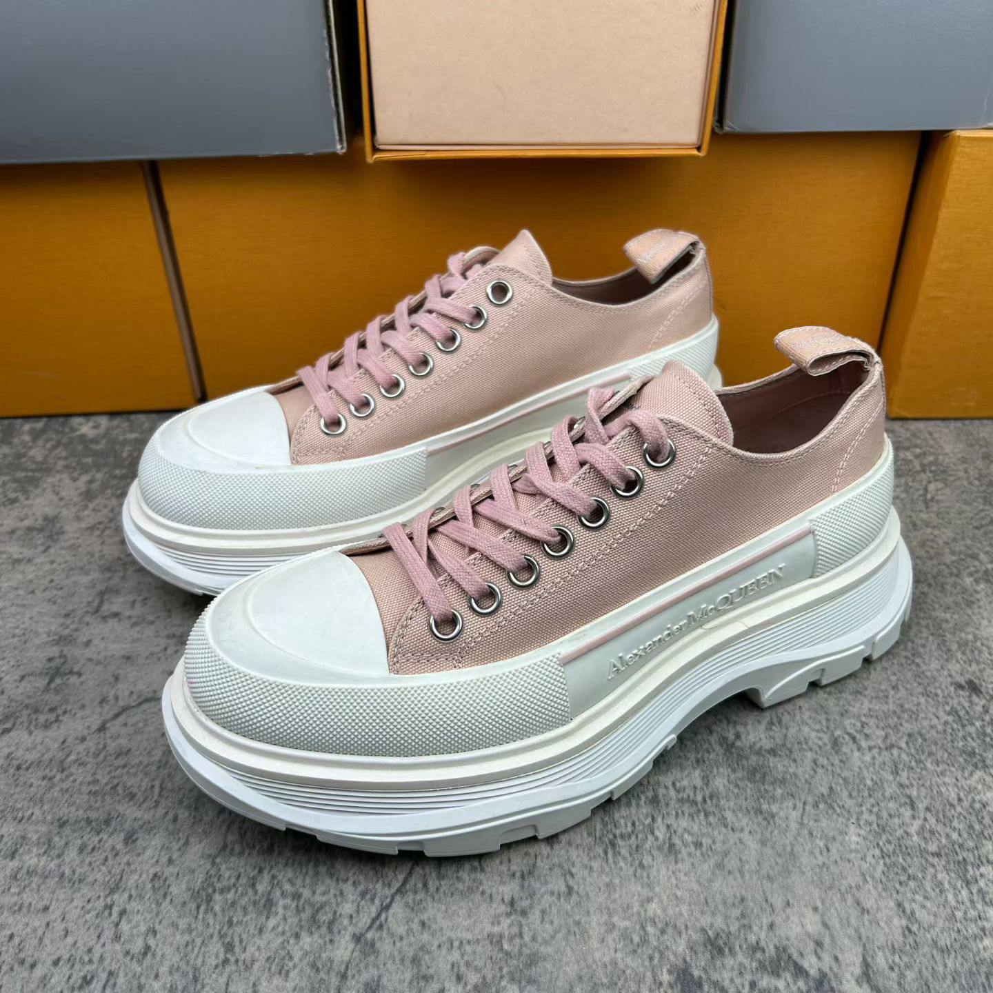 95新 Alexander McQueen/亚历山大·麦昆 板鞋/阳/ 樱花粉/39码