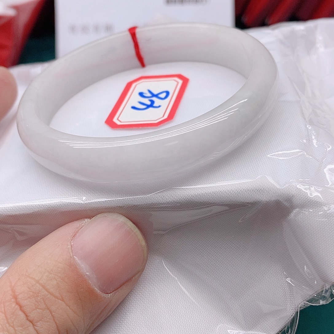 翡翠手镯未镶嵌小*4888888888