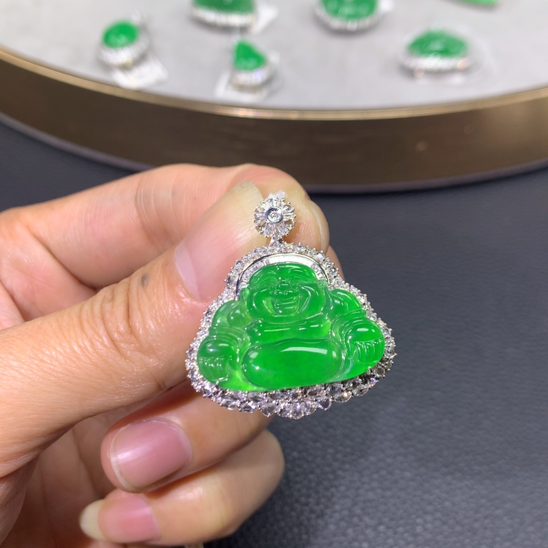 翡翠颈饰18K金镶嵌翡翠