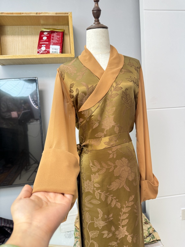 新款人丝面料网纱袖夏季博拉群民族风西藏服（送胸针）