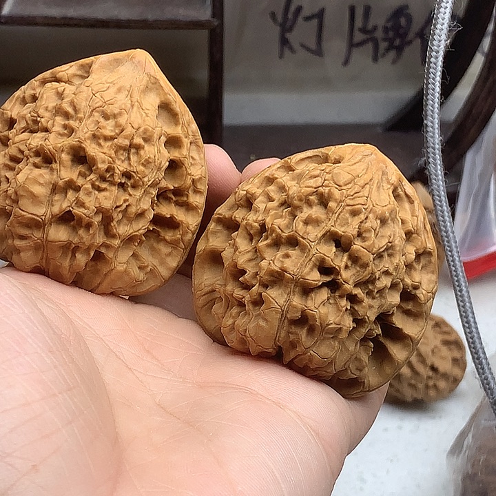 鸿***头吊坠文玩核桃50 三角官帽