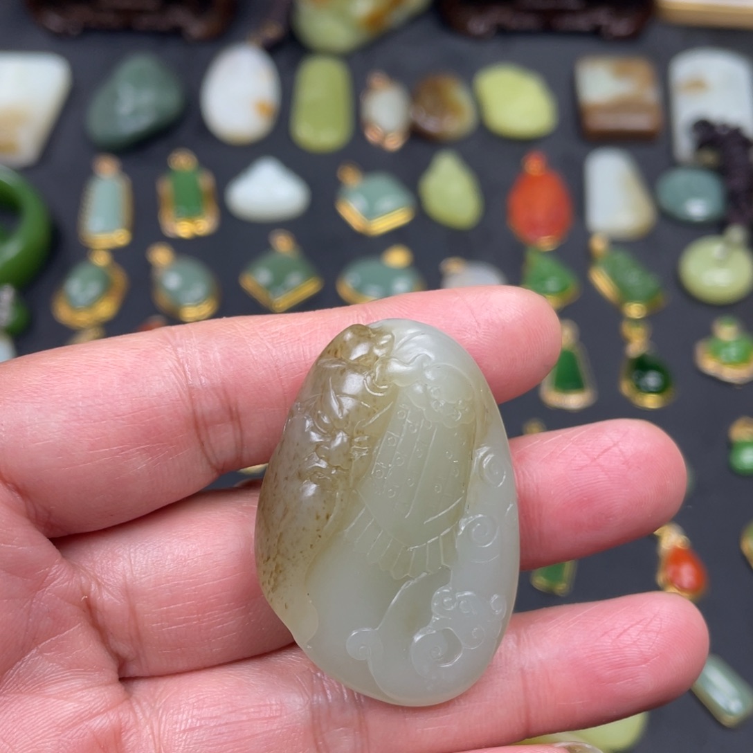 和田玉未镶嵌颈饰