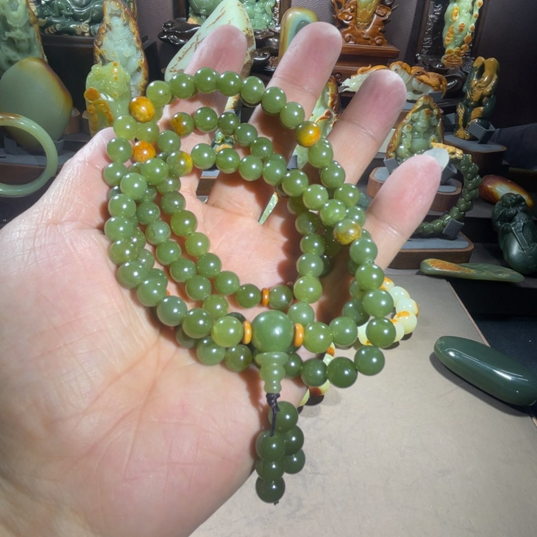 透闪石质玉108卡8绿未镶嵌