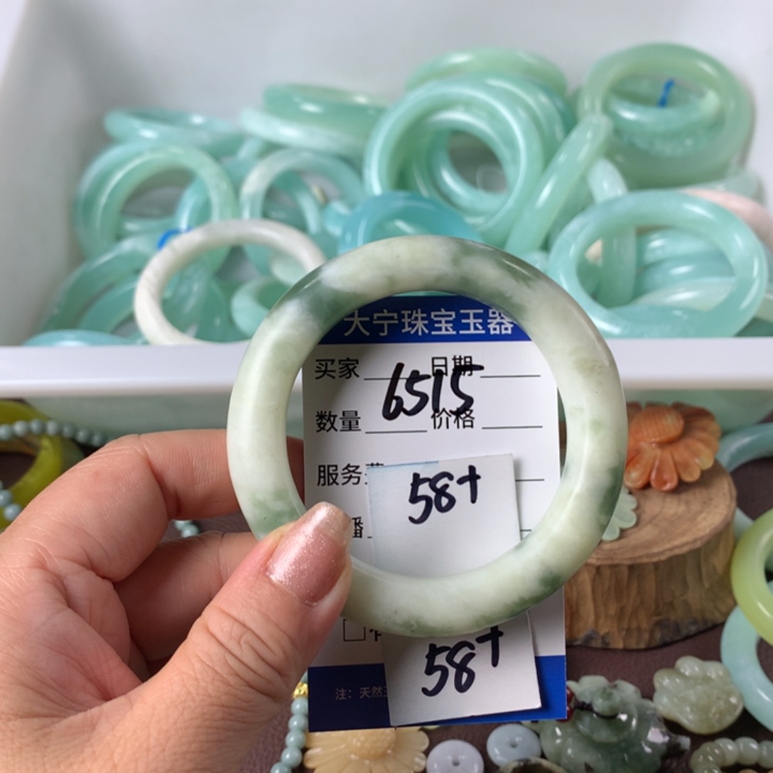 蛇纹石玉手镯未镶嵌6515