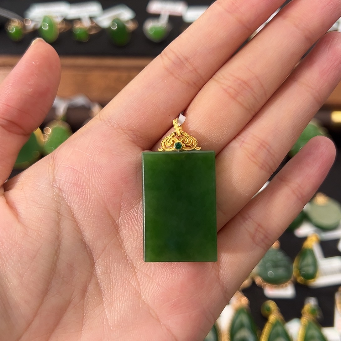 和田玉（碧玉）18K金镶嵌颈饰