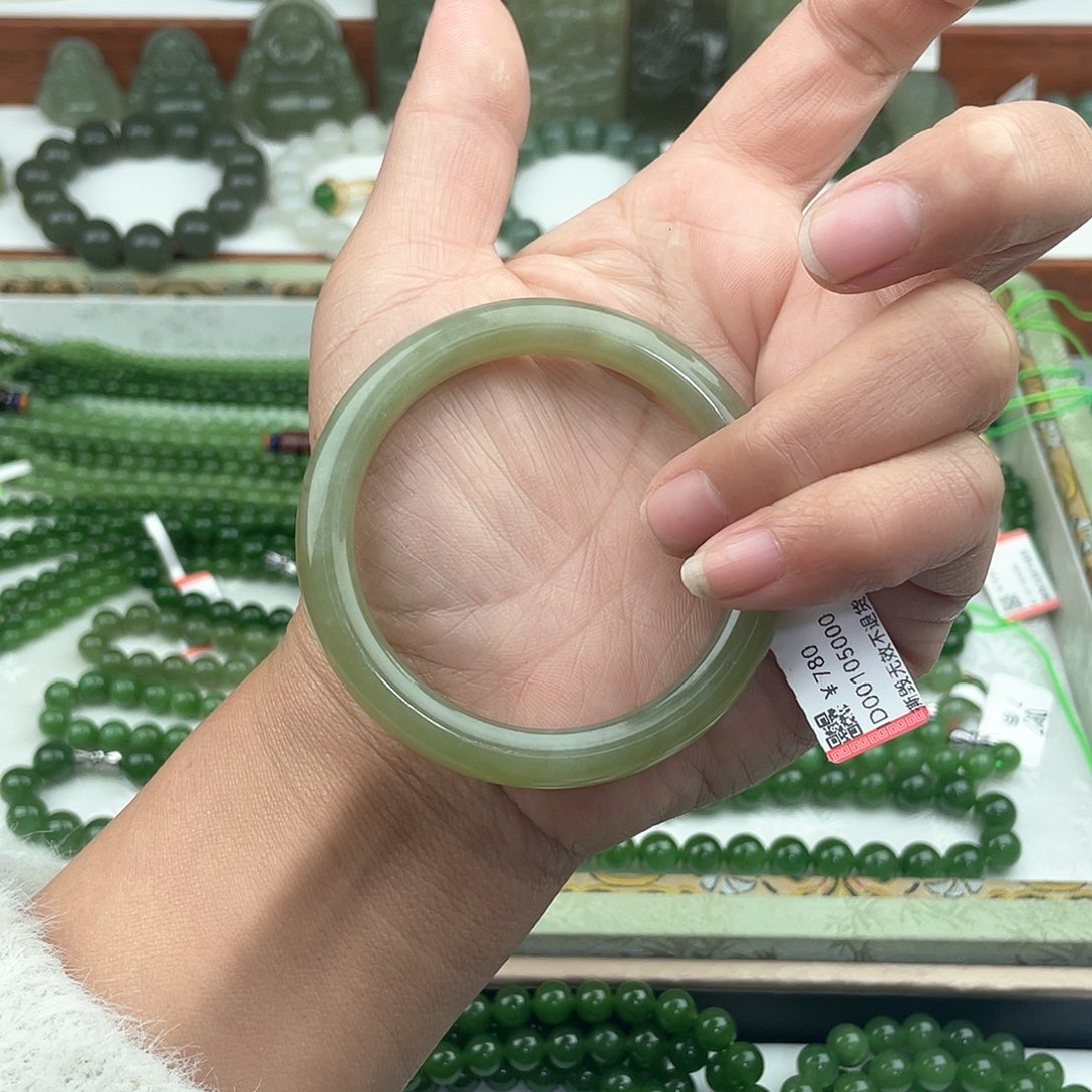 和田玉手镯未镶嵌