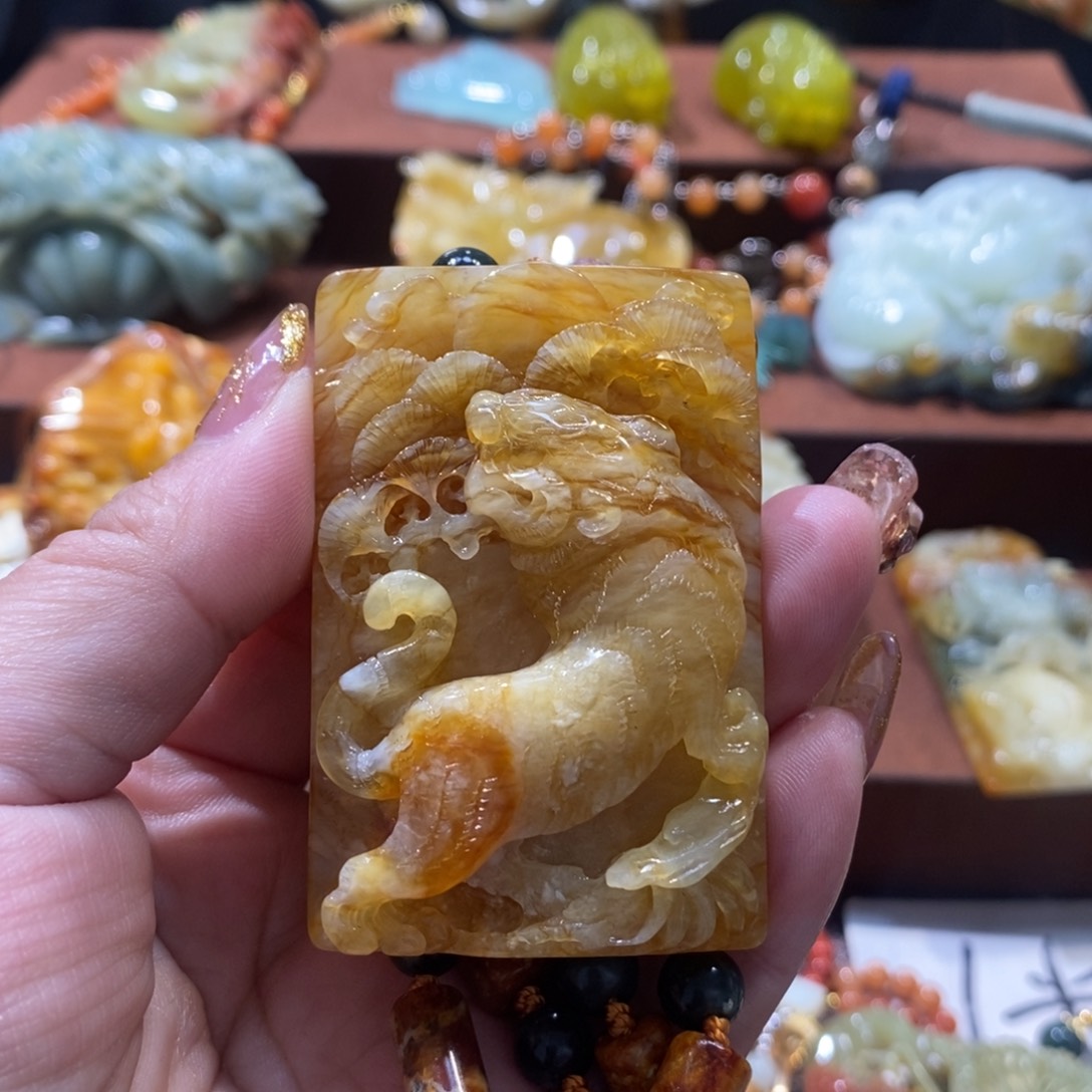 蛇纹石玉颈饰未镶嵌