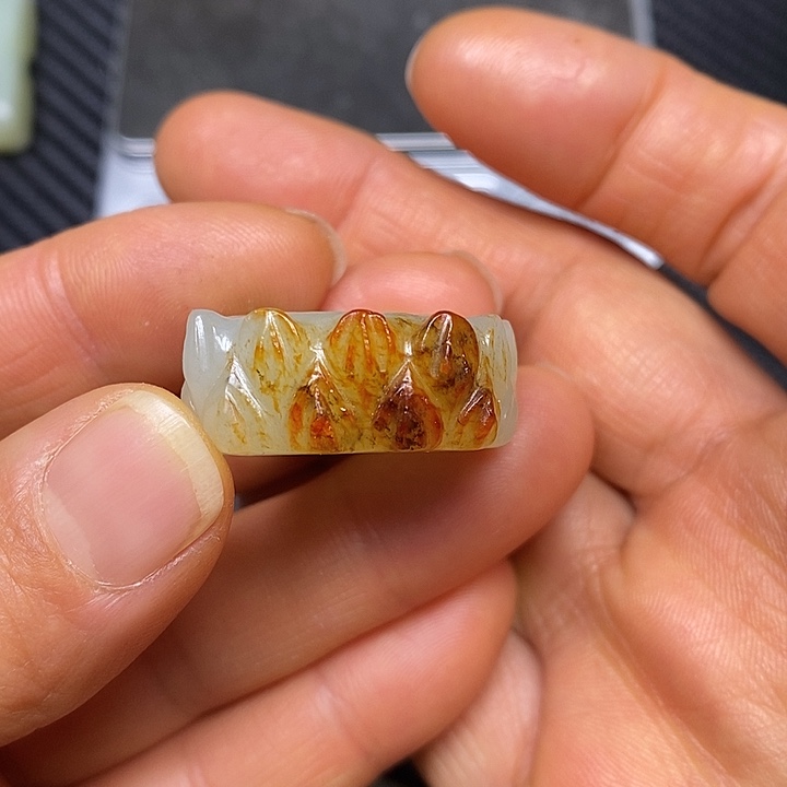 颈饰未镶嵌和田玉斋**子