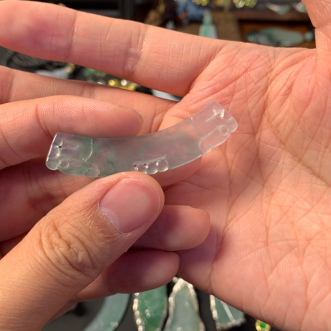 翡翠吊坠(不含链)未镶嵌卡***?