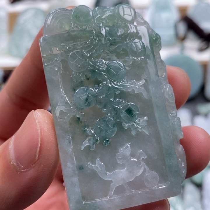 翡翠颈饰未镶嵌翡翠