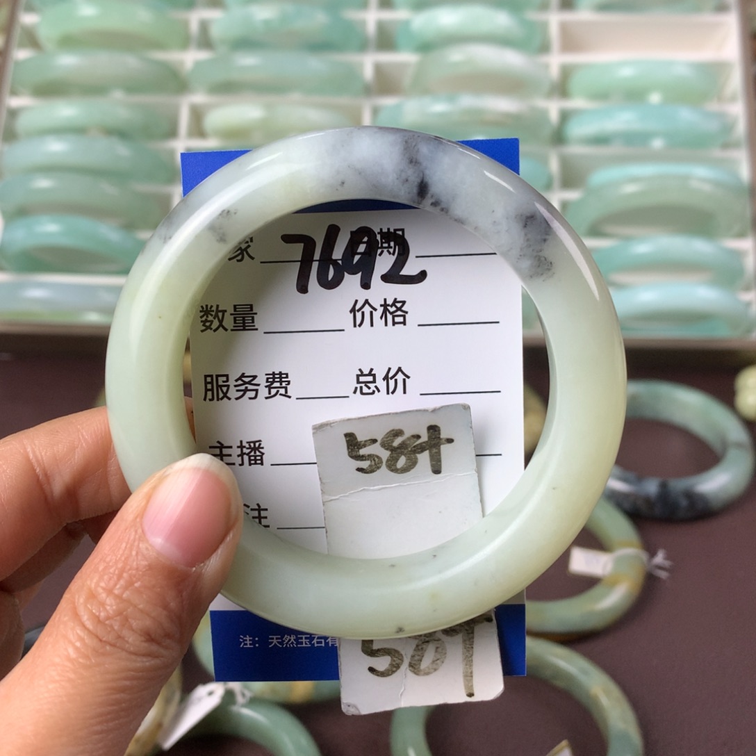 蛇纹石玉手镯未镶嵌7692