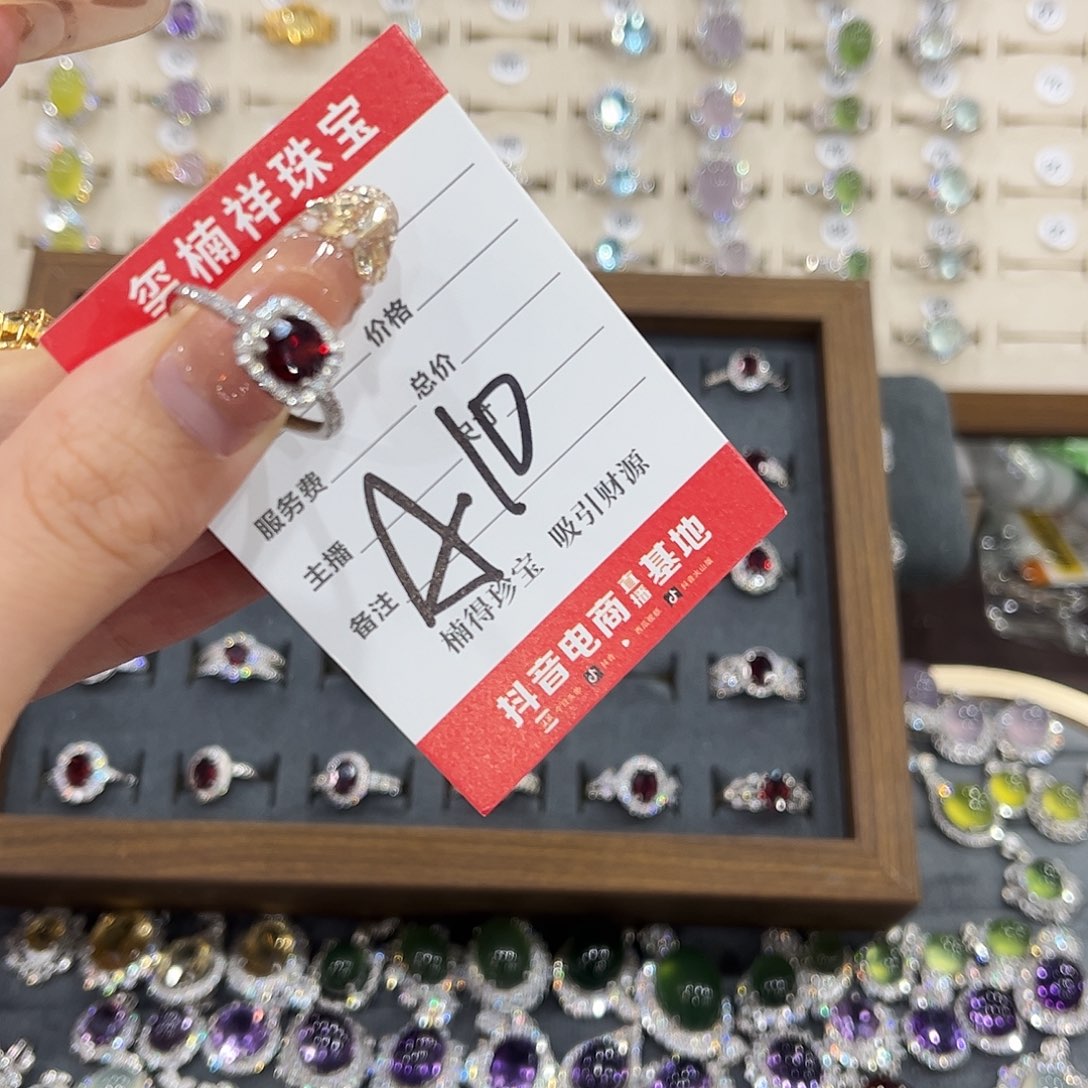 嘻***儿石榴石银S925镶嵌戒指
