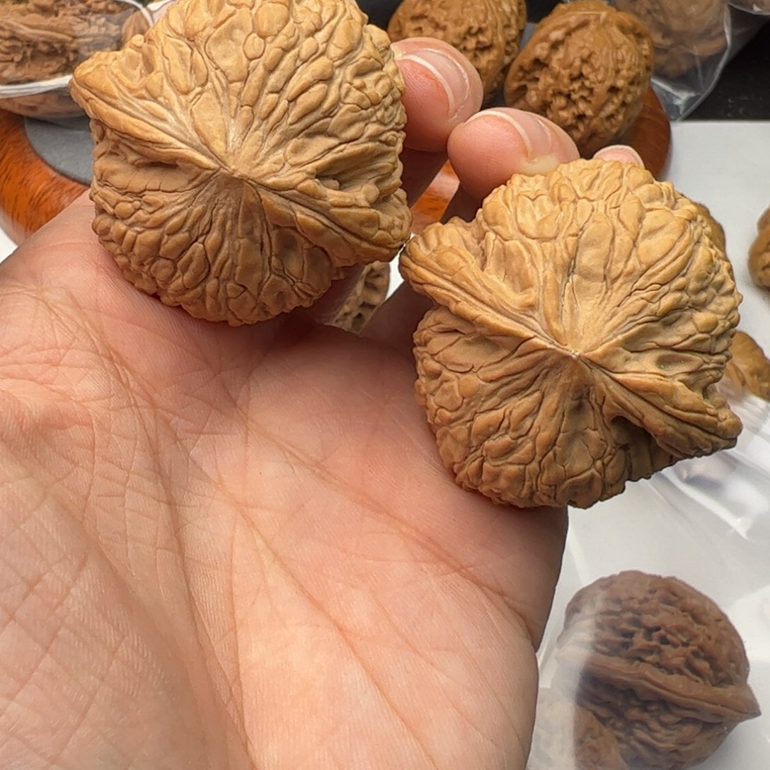 文玩核桃吊坠泥鳅背42全品