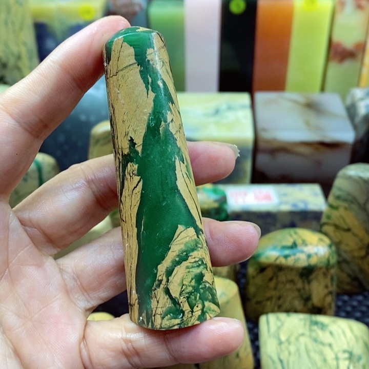 青田石印石閒**鶴四川石头