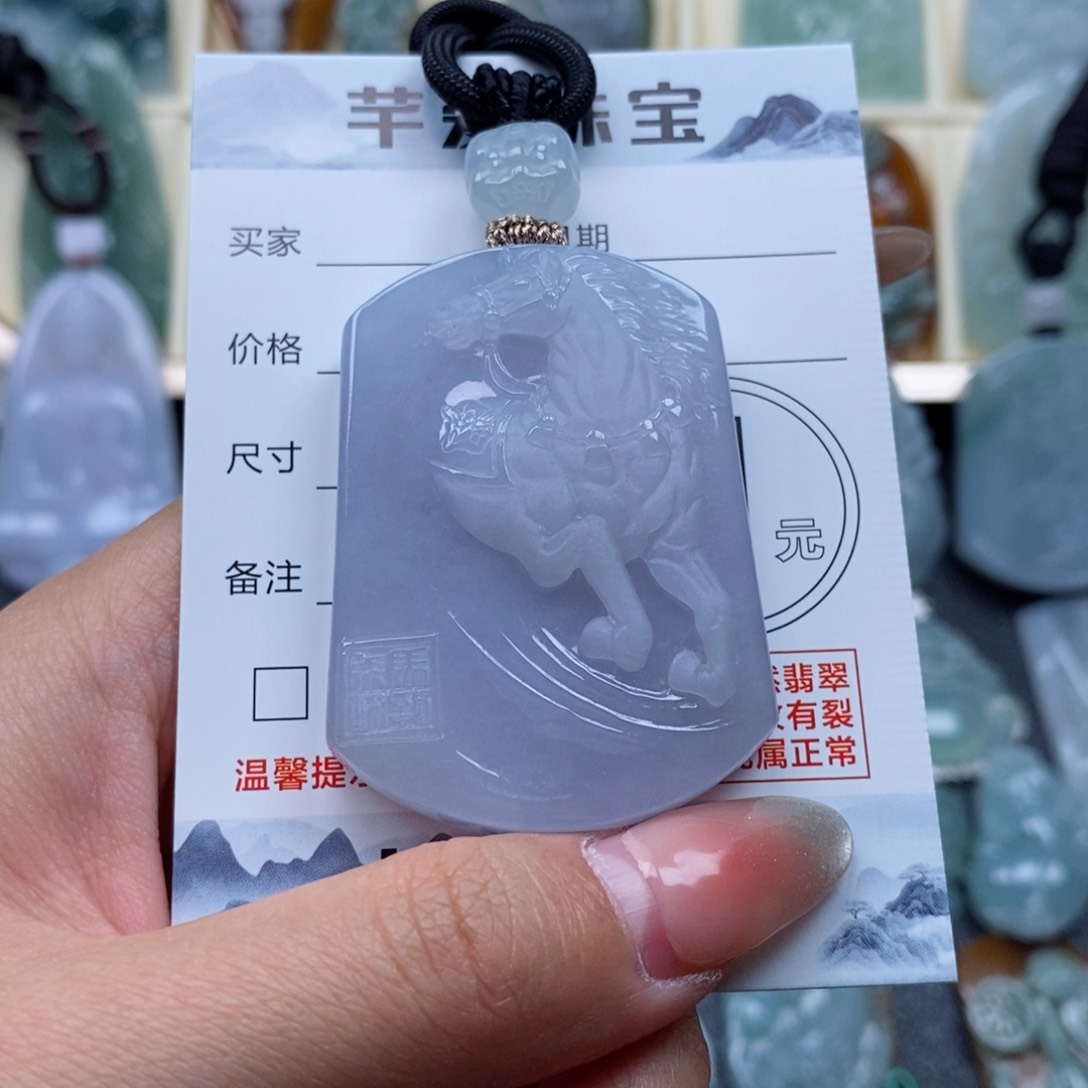 翡翠颈饰未镶嵌睡**觉马牌