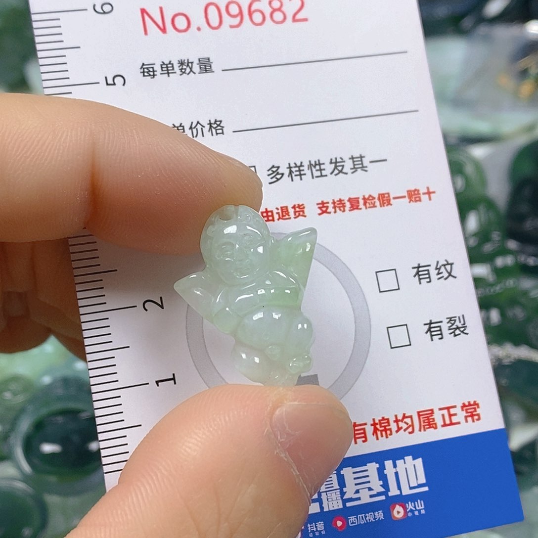 翡翠颈饰未镶嵌天然翡翠