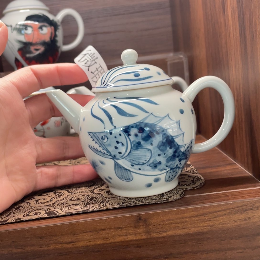 釉下手绘茶具微瑕