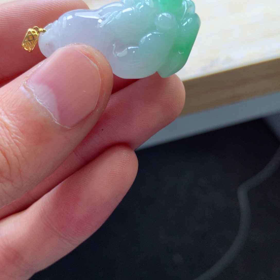 翡翠颈饰18K金镶嵌吊坠