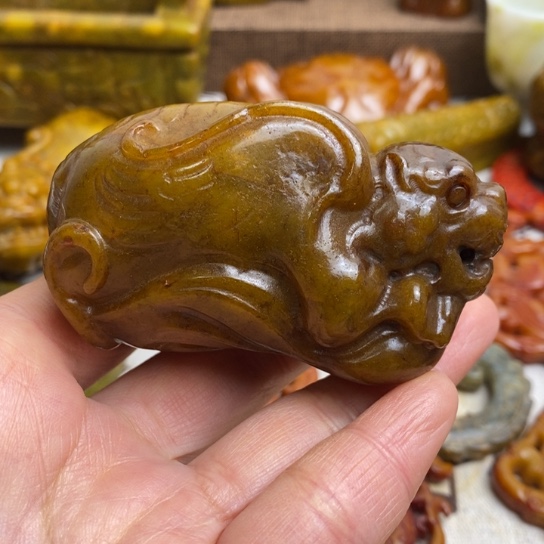 蛇纹石玉足铂镶嵌颈饰85