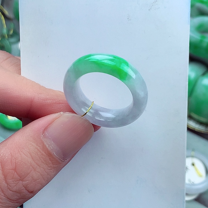 翡翠未镶嵌戒指18号圈