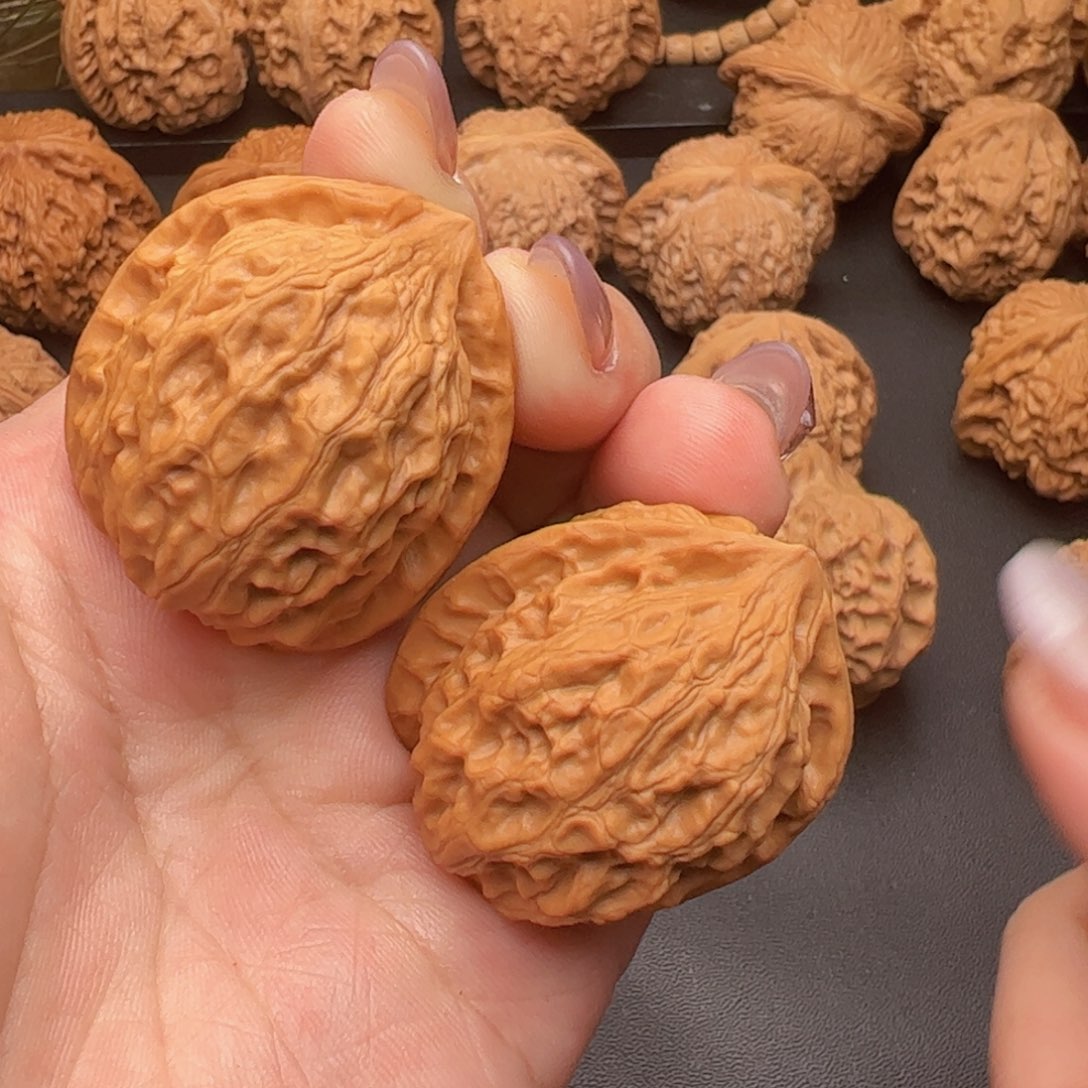 文玩核桃把件金牛