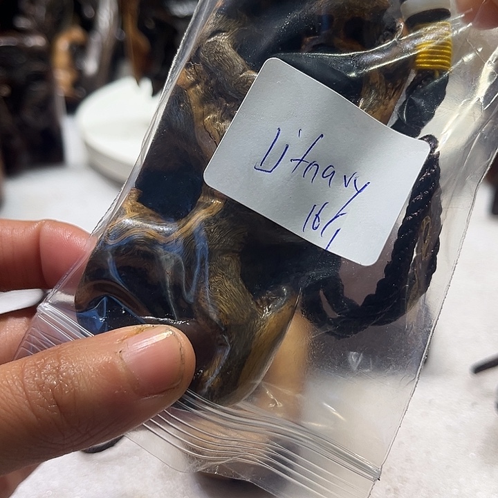 l***y枣木手111111111111。