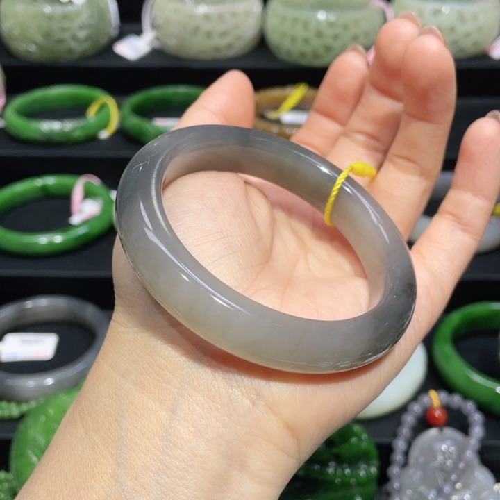 和田玉手镯56圈口 编号98未镶嵌