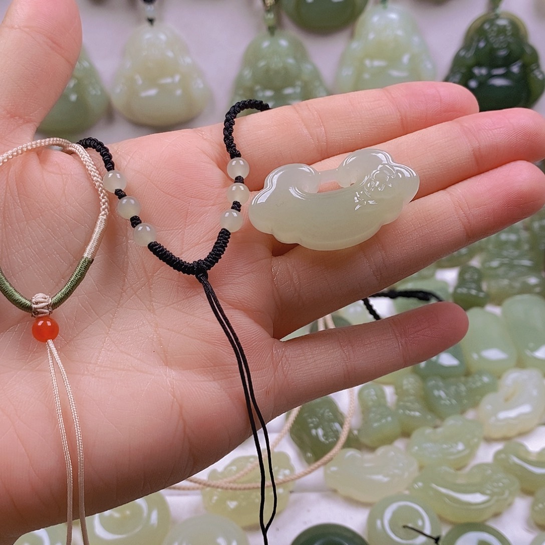 爱****和田玉未镶嵌颈饰