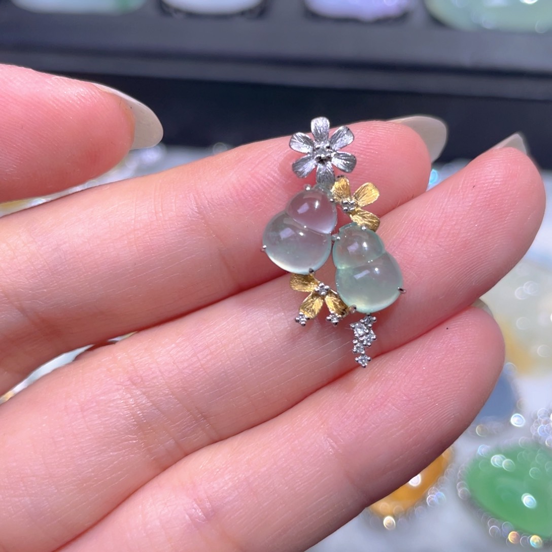 颈饰18K金镶嵌翡翠翡翠