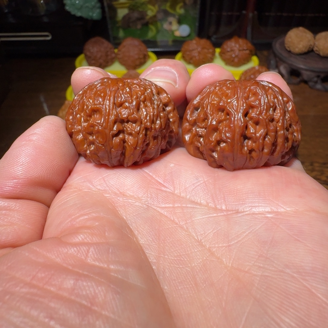 文玩核桃吊坠白狮子