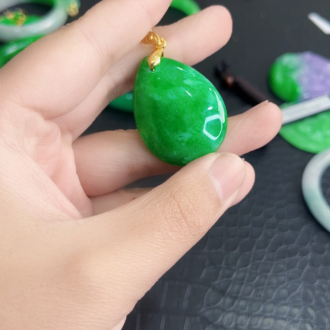 翡翠手镯未镶嵌多样性