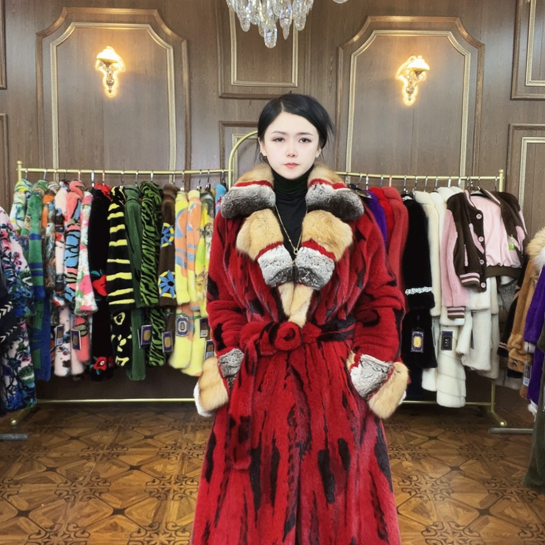 红色花纹撞色皮草