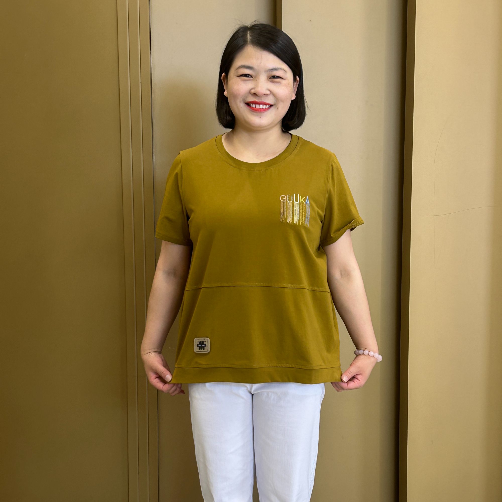 2025夏季新款圆领纯色刺绣宽松显瘦时尚百搭上衣