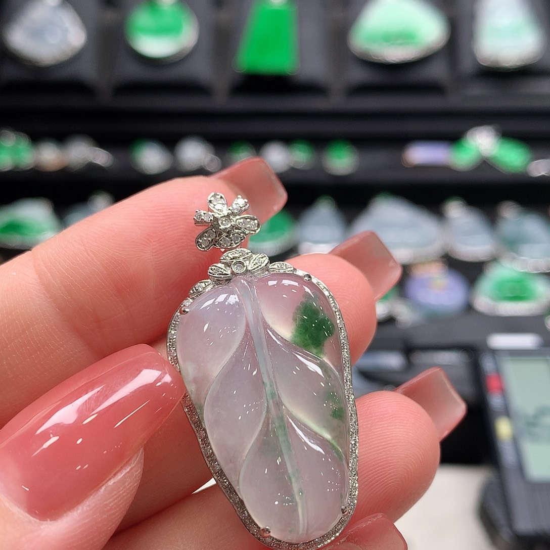 翡翠18K金镶嵌颈饰叶子