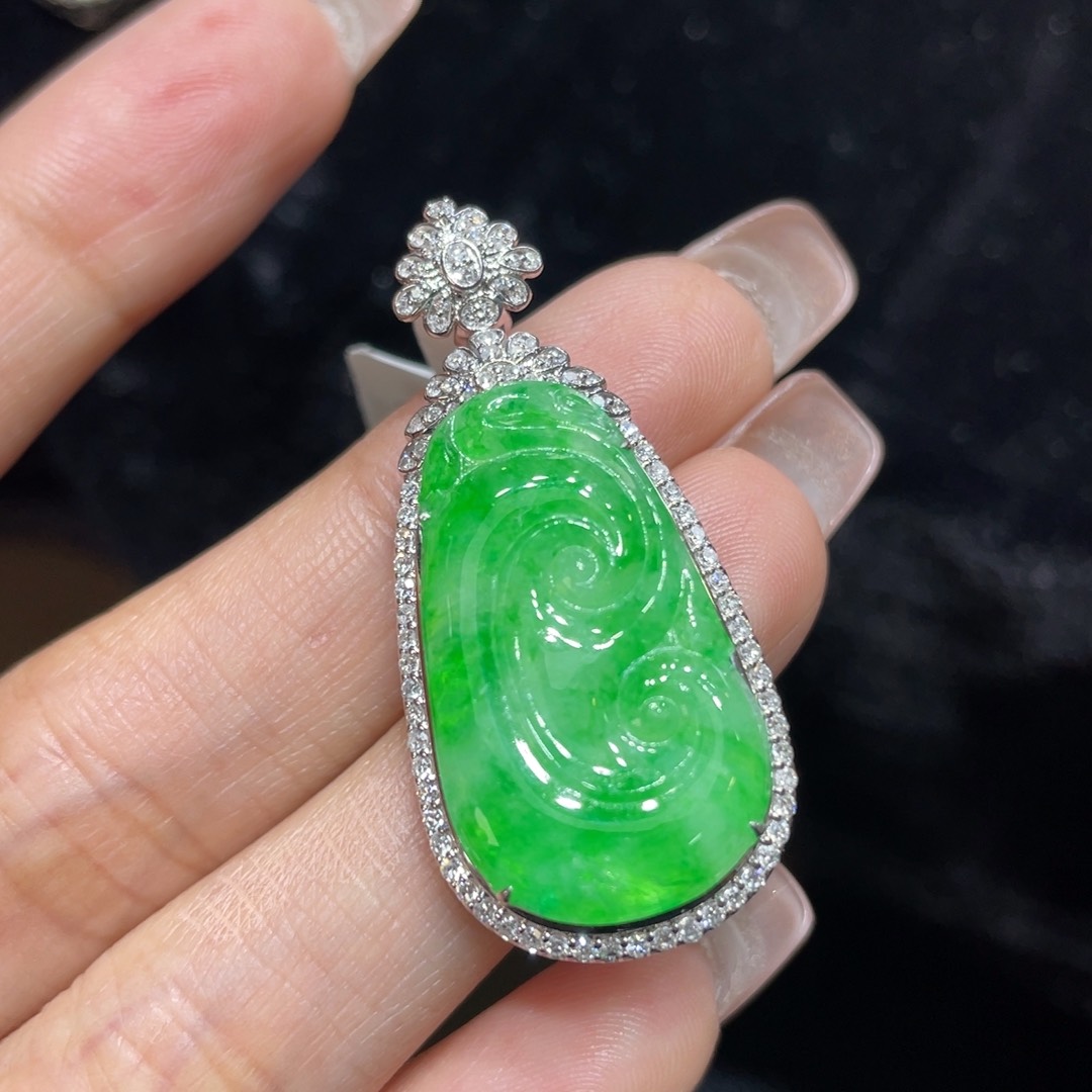 翡翠颈饰18K金镶嵌天然缅甸翡翠