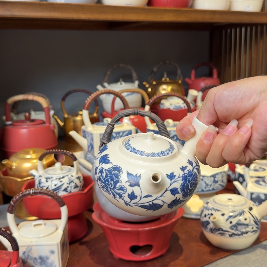 蕊***儿青花瓷梵山堂陶壶青花牡丹侧把