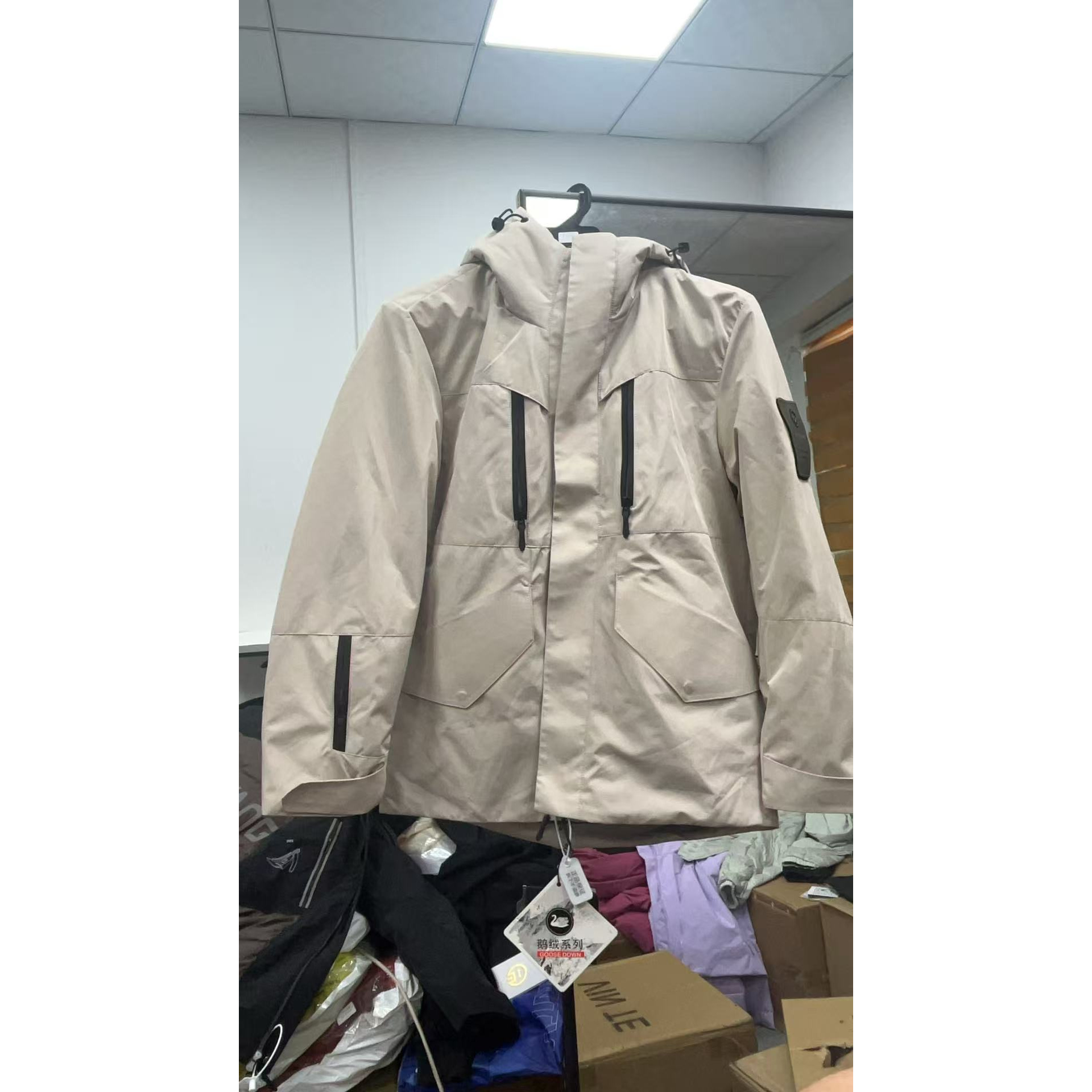 情侣款休闲风保暖连帽短款休闲防风羽绒外9788