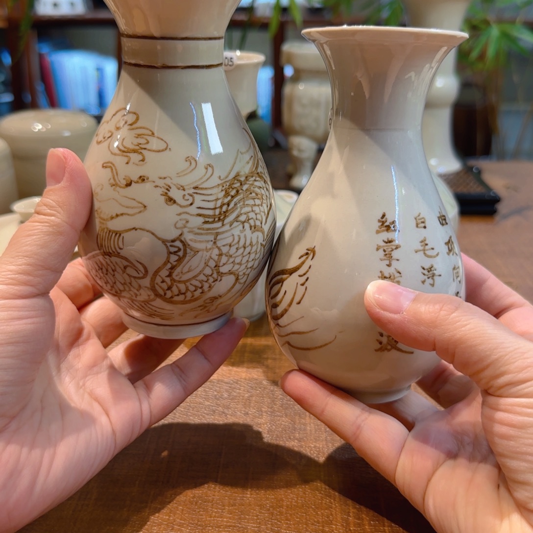 一对褐彩花器  66666666666