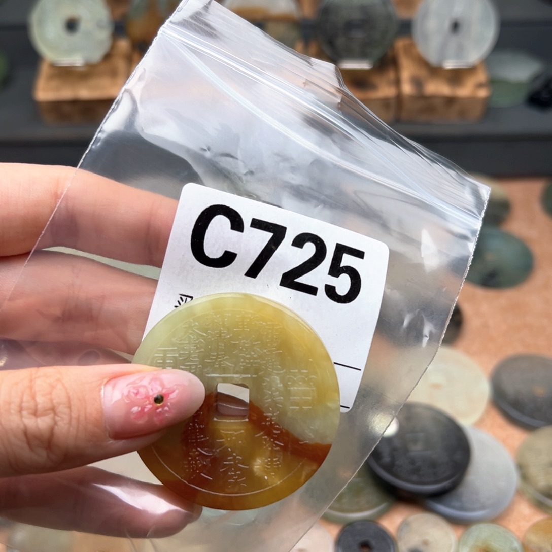 蛇纹石玉颈饰未镶嵌存*于