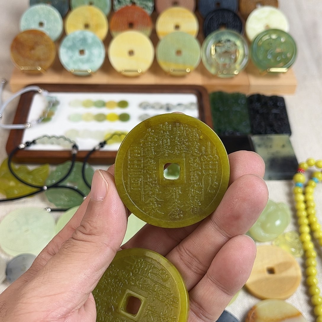 蛇纹石玉未镶嵌颈饰