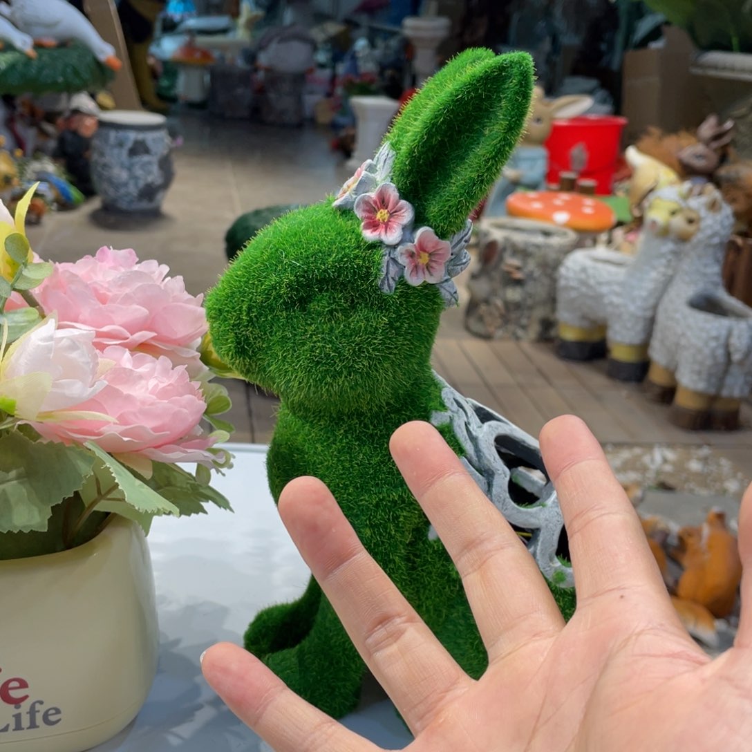 【闪购商品】树脂绿色植绒兔子