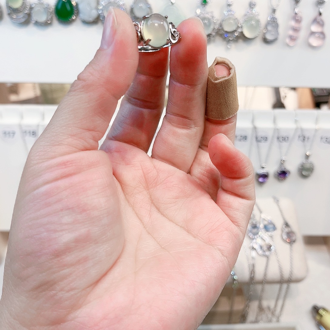 痴****岫玉银S925镶嵌戒指