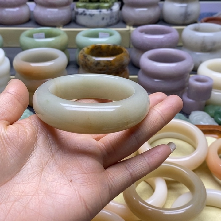 石英质玉未镶嵌手镯