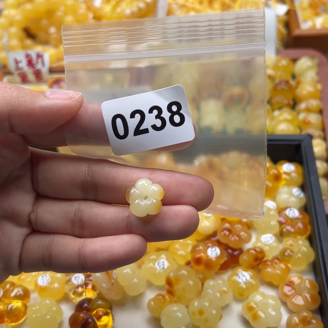 琥珀裸石未镶嵌蜜蜡