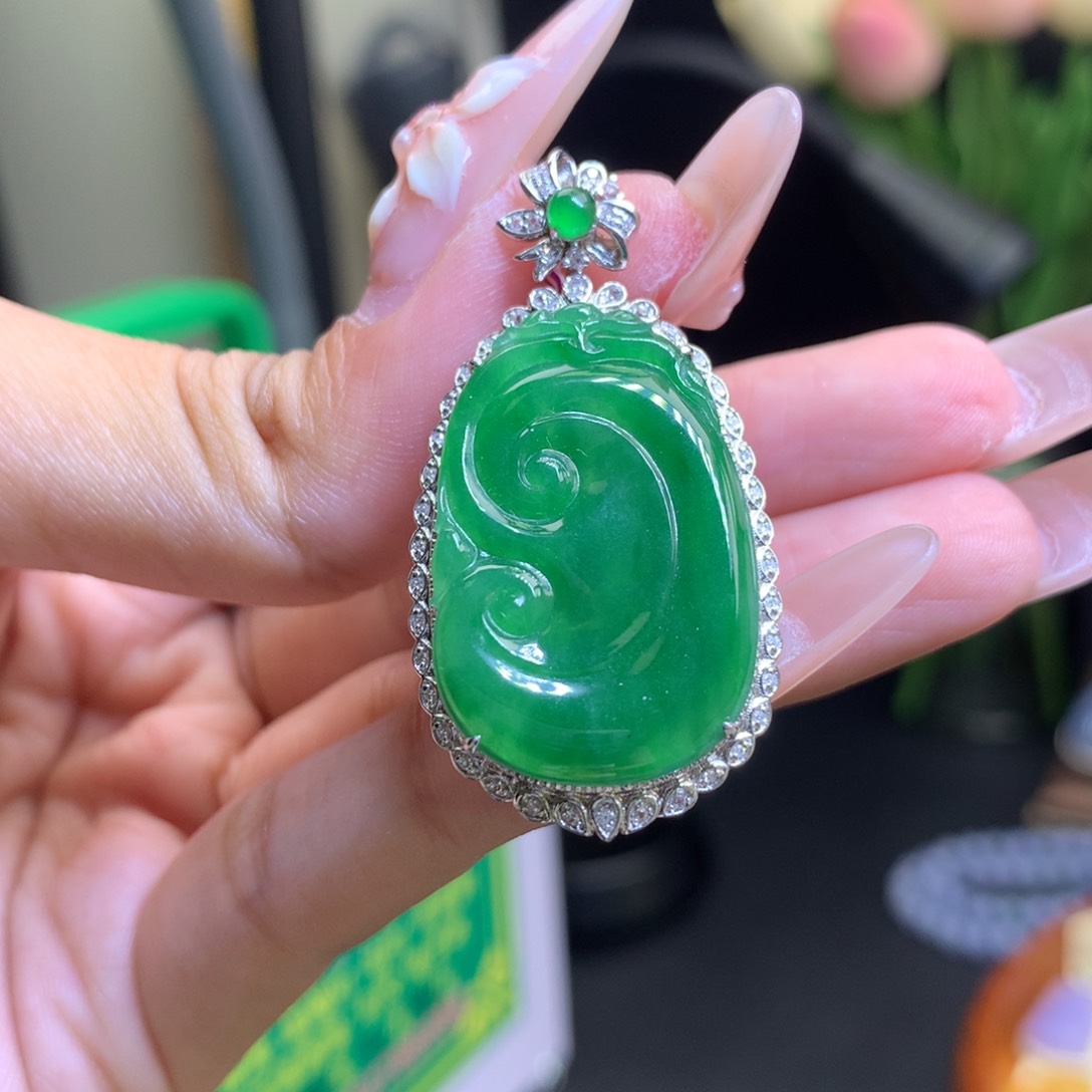 翡翠18K金镶嵌颈饰天然
