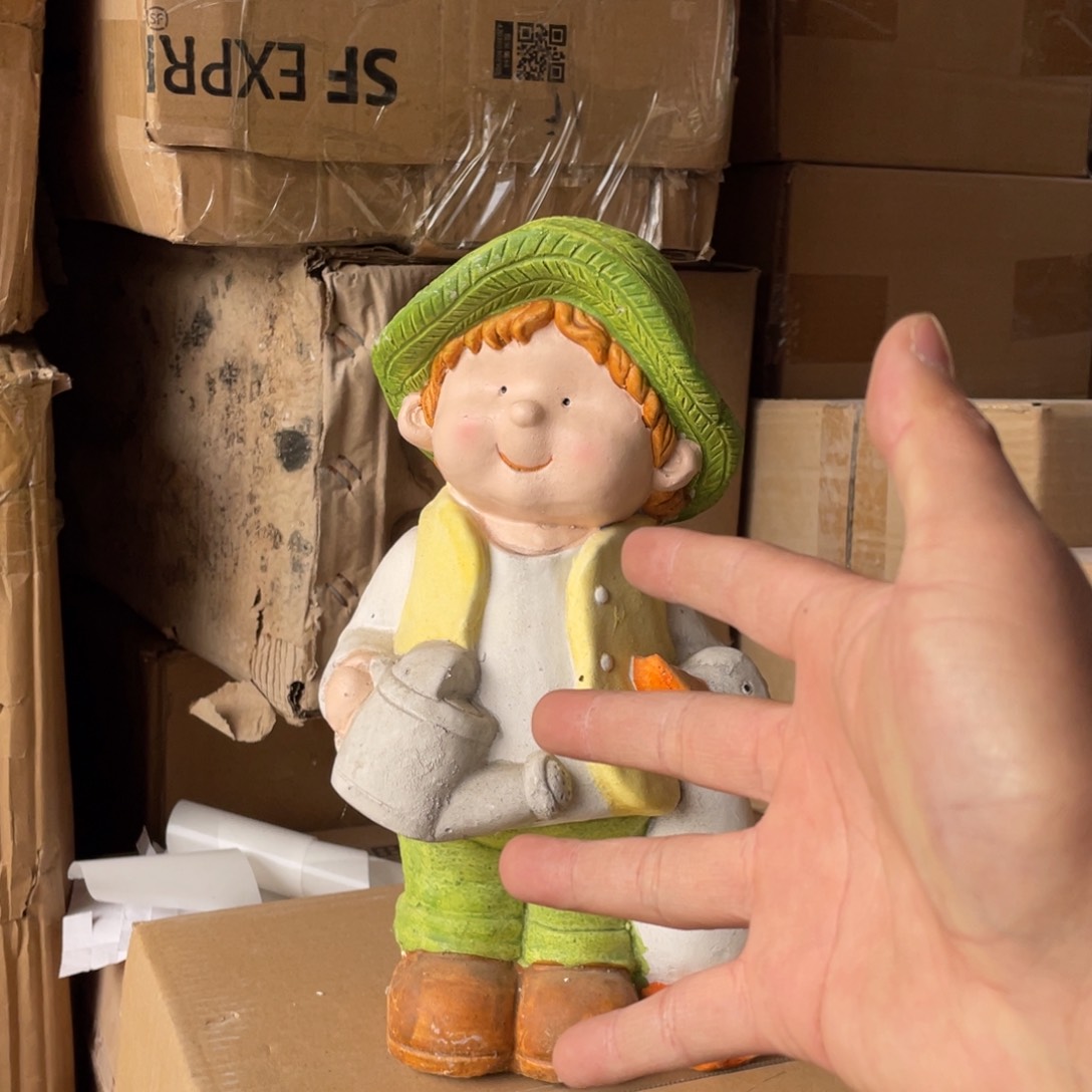 【闪购商品】氧化镁拿水壶小男孩