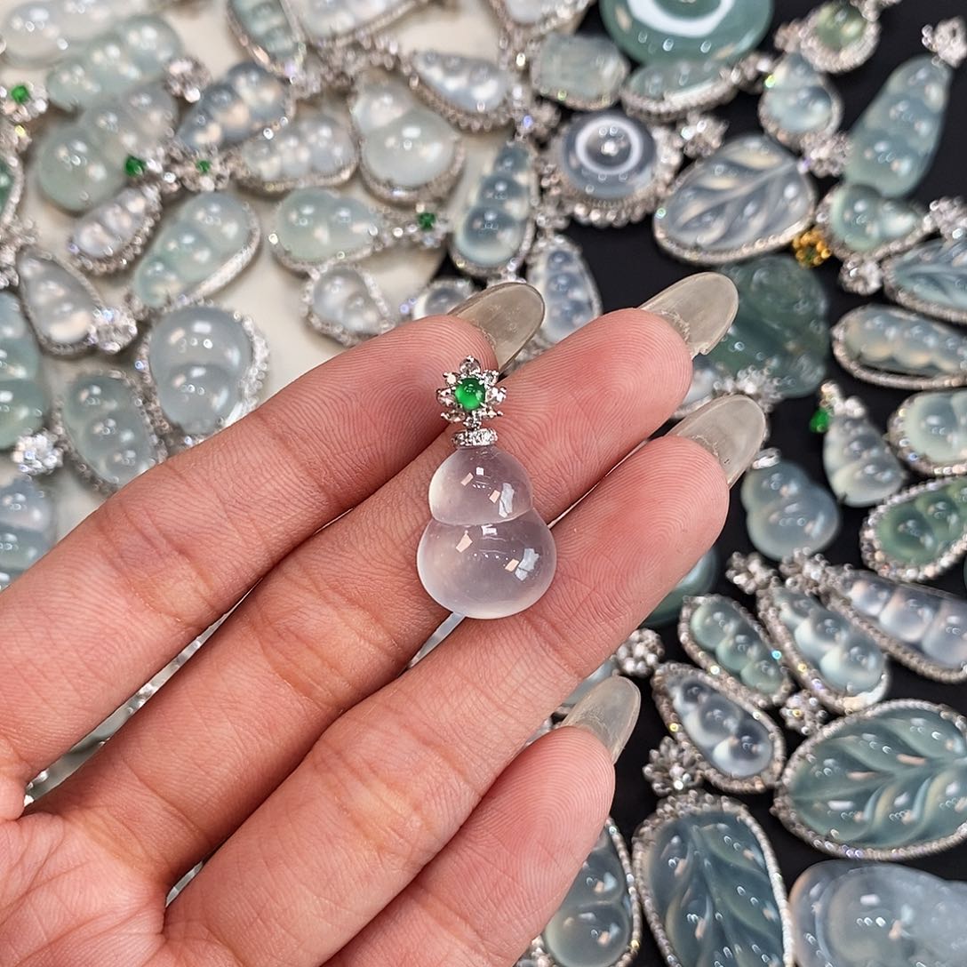 翡翠18K金镶嵌吊坠(赠链)天然缅甸A货翡翠葫芦